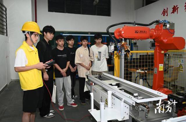 南方+：广东碧桂园职业学院校园开放日：展现办学特色，搭建沟通桥梁