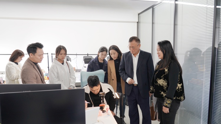 莫乔锋率队赴清远数智跨境公司访企拓岗 共育跨境电商人才