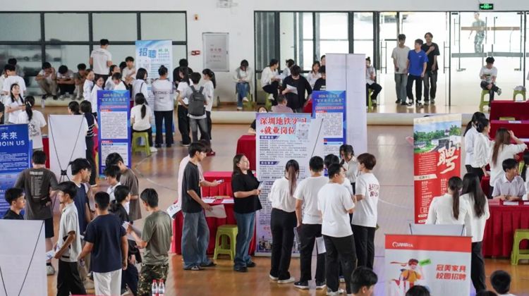 2026年清远市“百万英才汇南粤”广东碧桂园职业学院春季专场招聘会成功举办